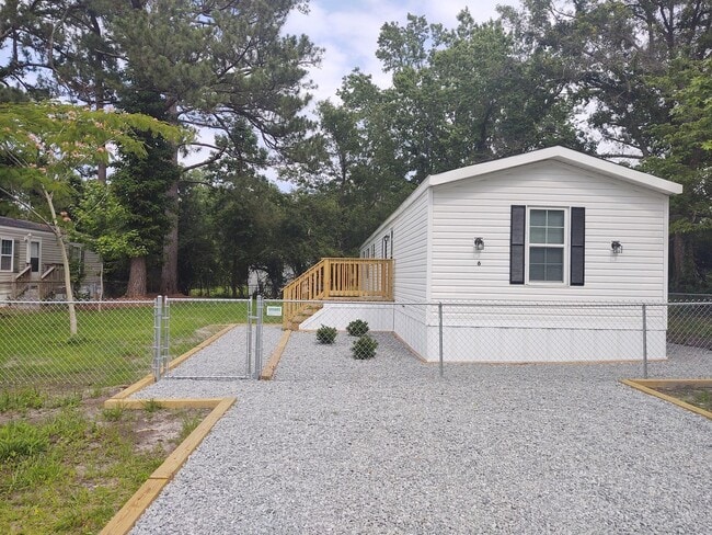 6 Elcona St in Hubert, NC - Building Photo - Building Photo