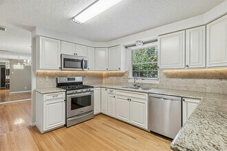 21 Foreston Cir in Manorville, NY - Building Photo - Building Photo