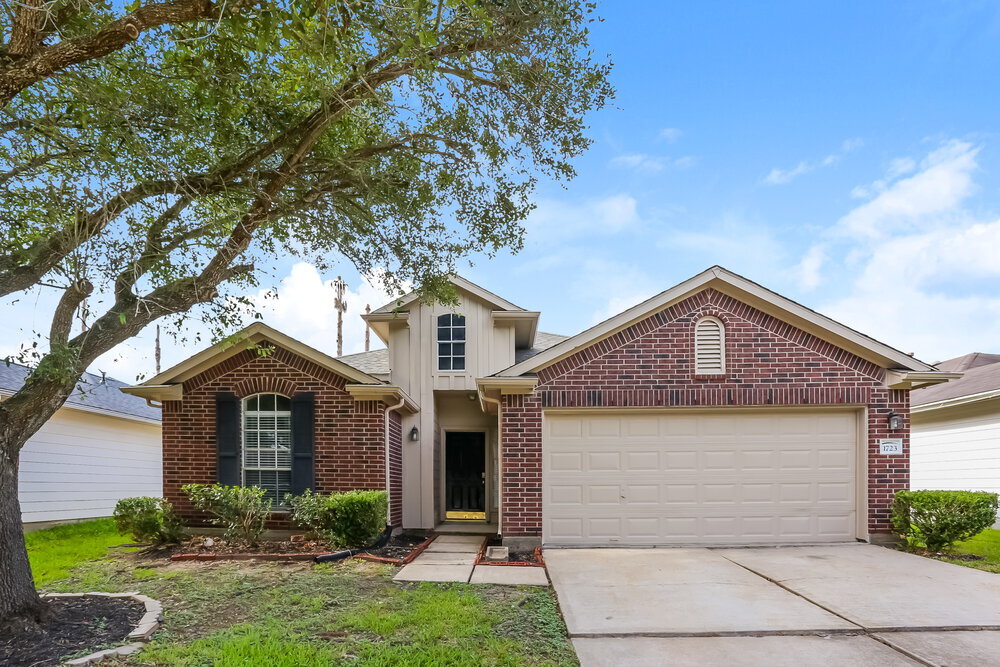 1723 Carriage Run Ct in Fresno, TX - Building Photo