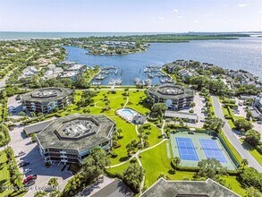 1821 Mooringline Dr in Vero Beach, FL - Building Photo - Building Photo