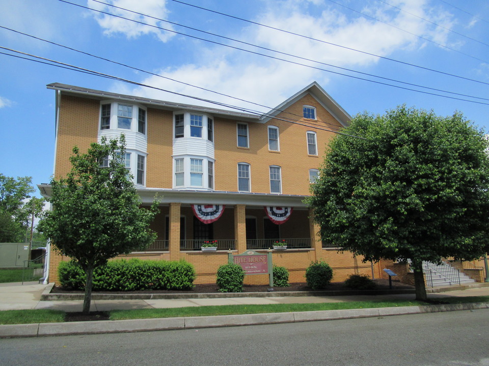 121 W Main St in Stoystown, PA - Building Photo