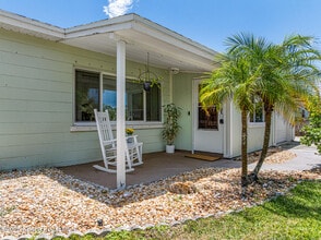 251 Avenida De La Vista in Indialantic, FL - Building Photo - Building Photo