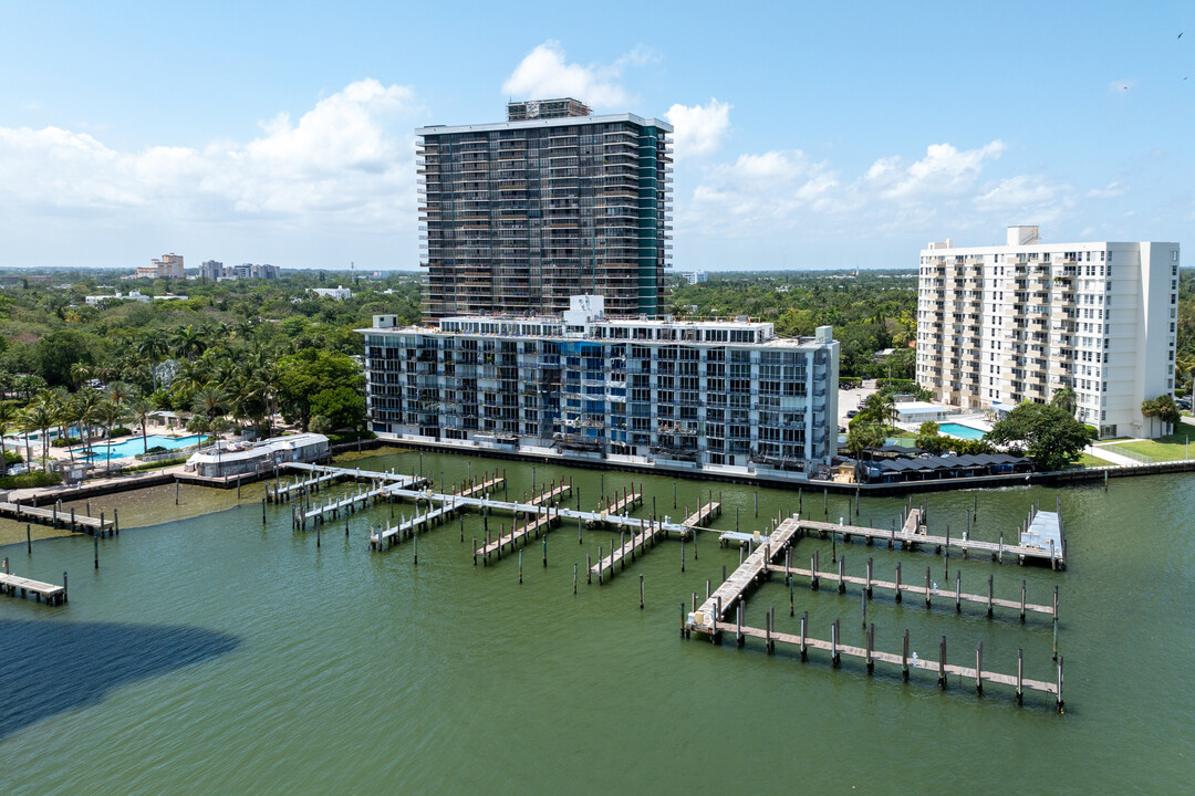 Palm Bay Club in Miami, FL - Foto de edificio