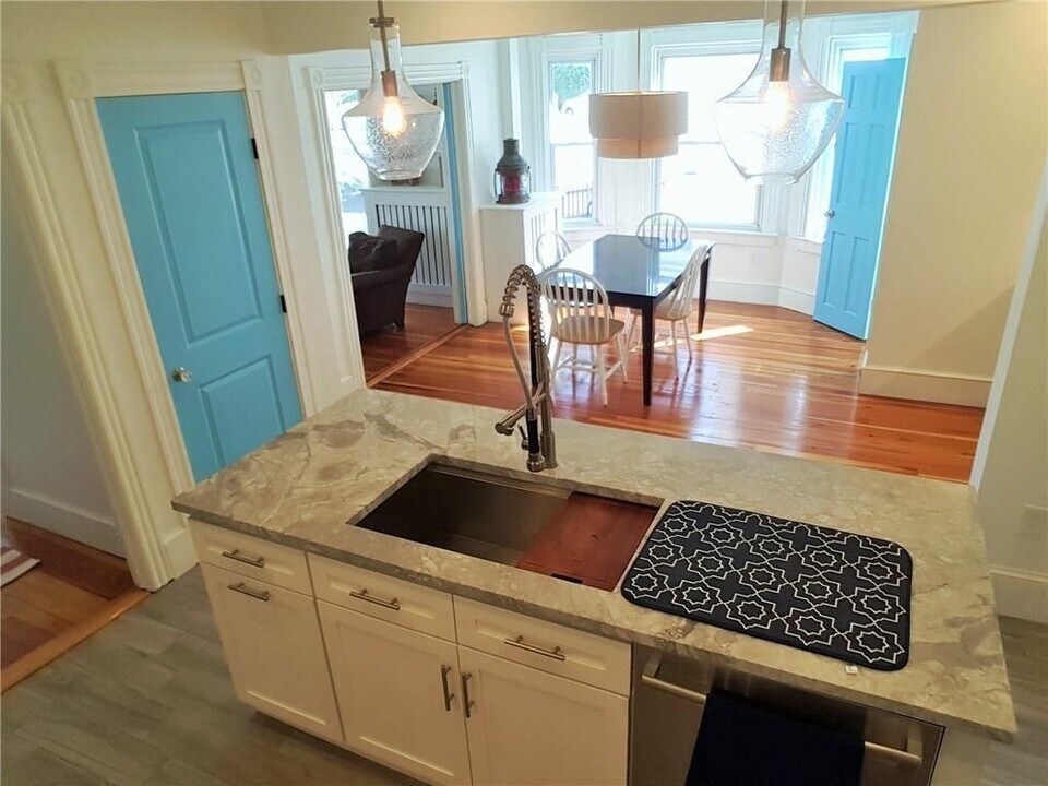 19 Carroll Ave in Newport, RI - Building Photo