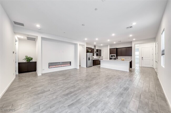 102 Ibiza Lk Dr in Henderson, NV - Building Photo - Building Photo