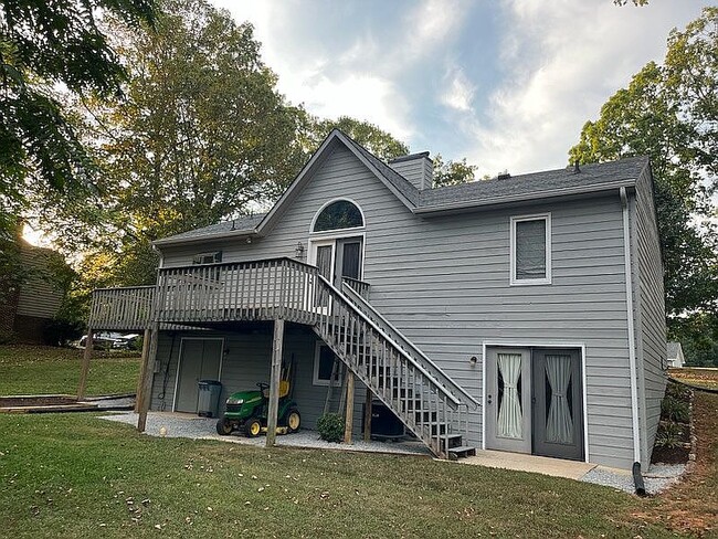 2368 Bateman Bridge Rd, Unit Forest Haven in Forest, VA - Foto de edificio - Building Photo