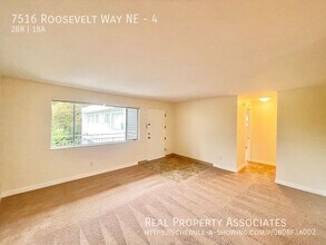 7516 Roosevelt Way NE in Seattle, WA - Building Photo - Building Photo