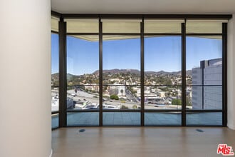 1755 Argyle Ave in Los Angeles, CA - Building Photo - Building Photo