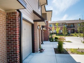 Villas of Omaha at Butler Ridge in Omaha, NE - Foto de edificio - Building Photo