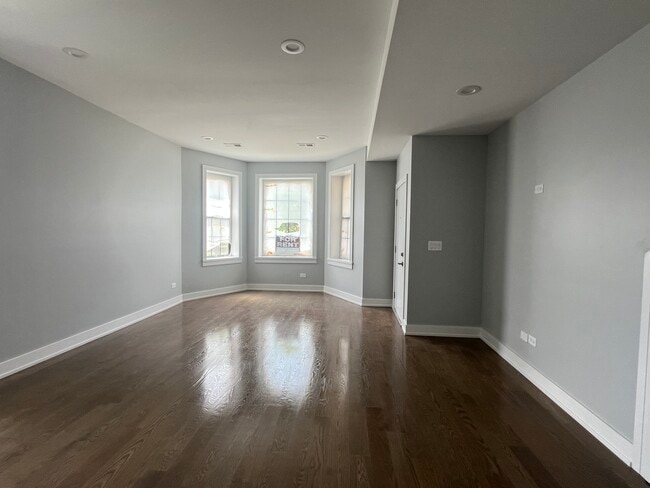 1145 S Independence Blvd, Unit 1 F in Chicago, IL - Foto de edificio - Building Photo