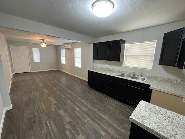 676 W Robertson St in San Benito, TX - Building Photo - Building Photo