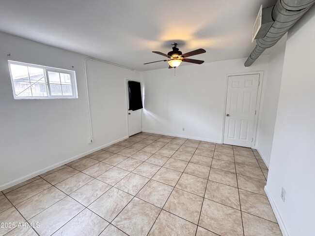 2045 W Washington St in Phoenix, AZ - Building Photo - Building Photo