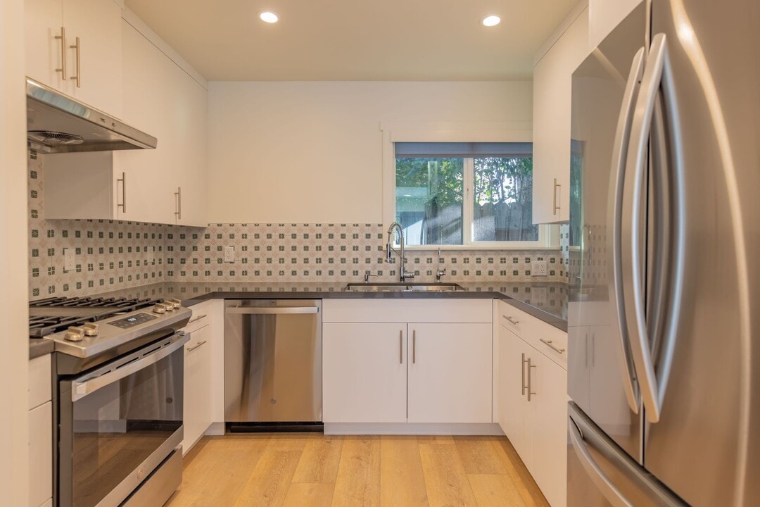 511 Burnham Rd in Oak View, CA - Building Photo