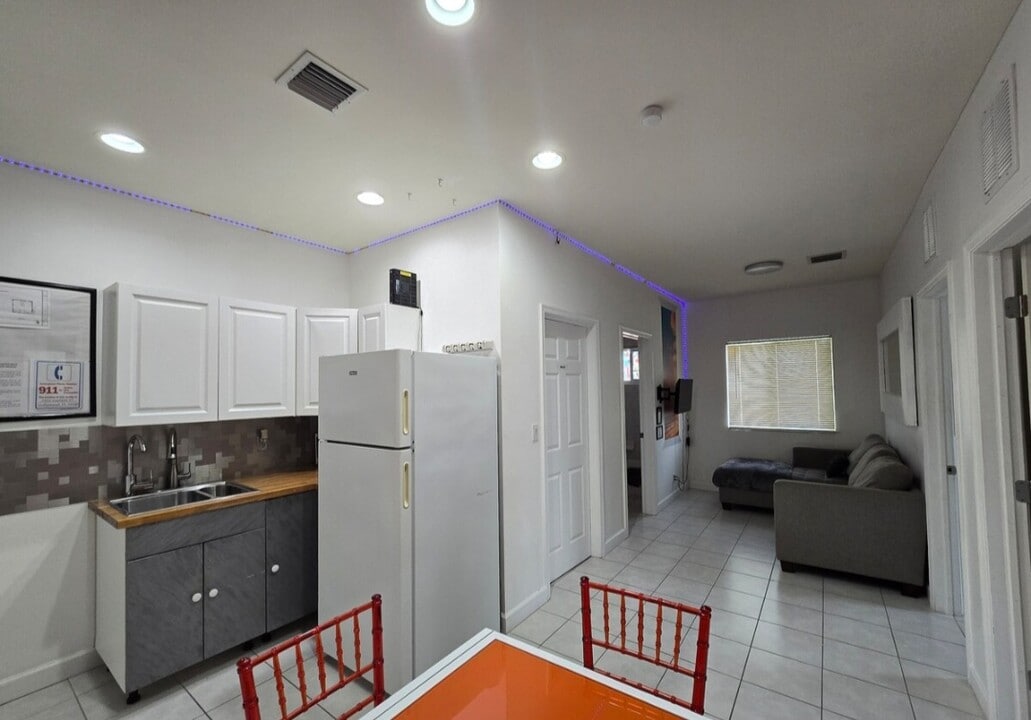 1922 Garfield St, Unit 2 Bed- Private outdoor in Hollywood, FL - Foto de edificio