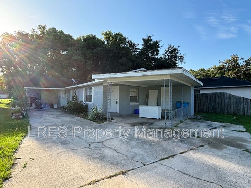 2437 Chase Ave in Sanford, FL - Building Photo