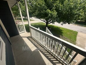 1400 Cypress Dr in Greenwood, MO - Building Photo - Building Photo