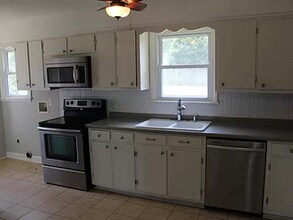 1004 Ford Ave in Muscle Shoals, AL - Building Photo - Building Photo