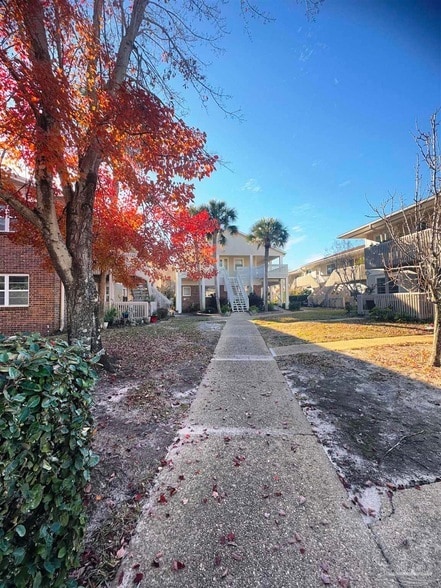 1100 Shoreline Dr in Gulf Breeze, FL - Building Photo - Building Photo
