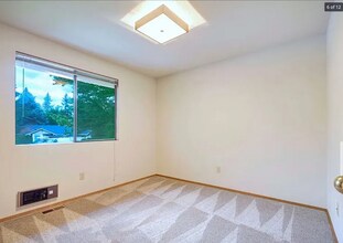 17417 28th Ave SE in Bothell, WA - Building Photo - Building Photo