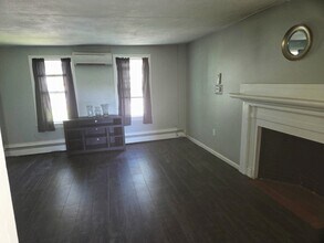 2 Lawrence Rd in Derry, NH - Building Photo - Building Photo