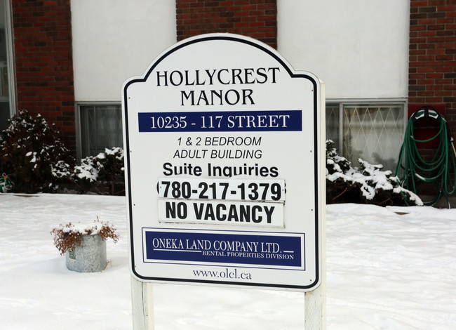 Hollycrest Manor in Edmonton, AB - Building Photo - Building Photo
