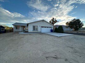 61819 Petunia Dr in Joshua Tree, CA - Building Photo