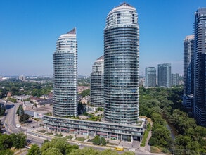 2230 Lakeshore Blvd W in Toronto, ON - Building Photo - Building Photo