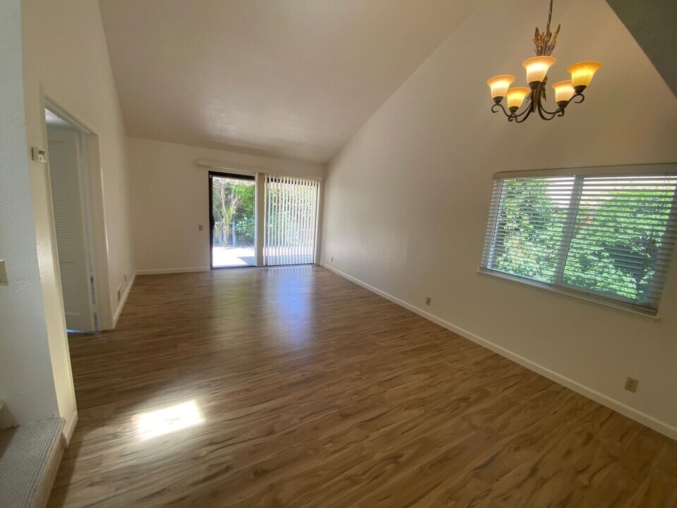4049 San Francisco Terrace in Fremont, CA - Building Photo