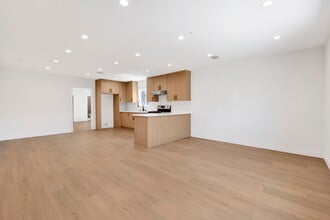 6712 St Clair Ave in Los Angeles, CA - Building Photo - Building Photo