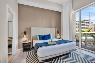 4010 S Ocean Dr in Hollywood, FL - Building Photo - Building Photo