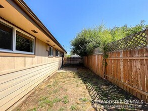 2110 W 18th Ave in Eugene, OR - Foto de edificio - Building Photo