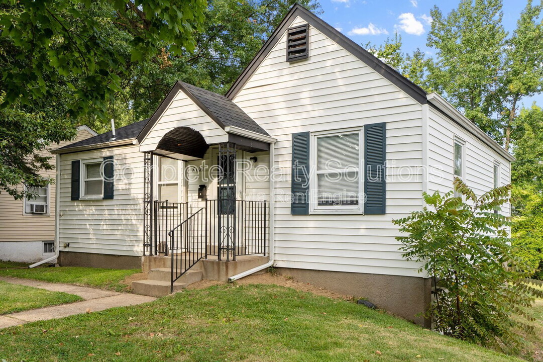 7101 Manette Dr in St. Louis, MO - Building Photo