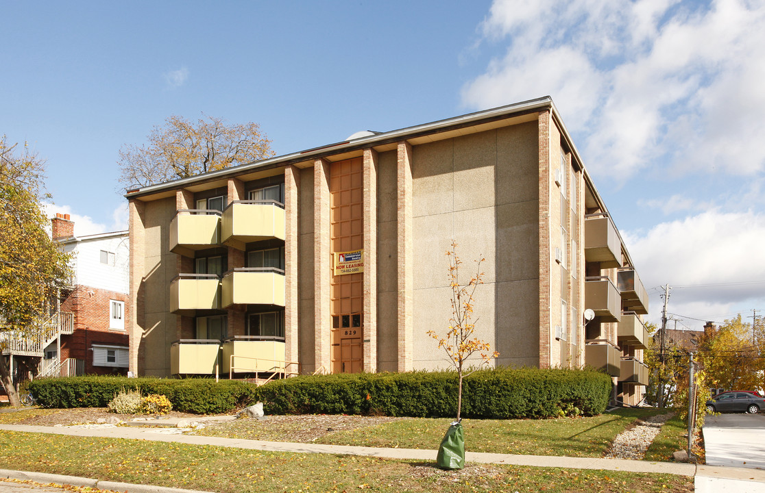 Heritage House in Ann Arbor, MI - Building Photo