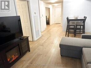 104-270-270 Wellington St W in Toronto, ON - Building Photo - Building Photo
