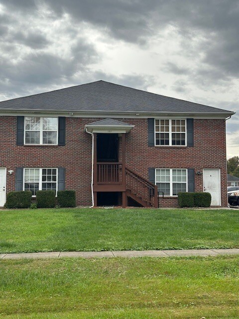 105 Braxton Ct, Unit 105 Braxton Court Apt D in Radcliff, KY - Foto de edificio