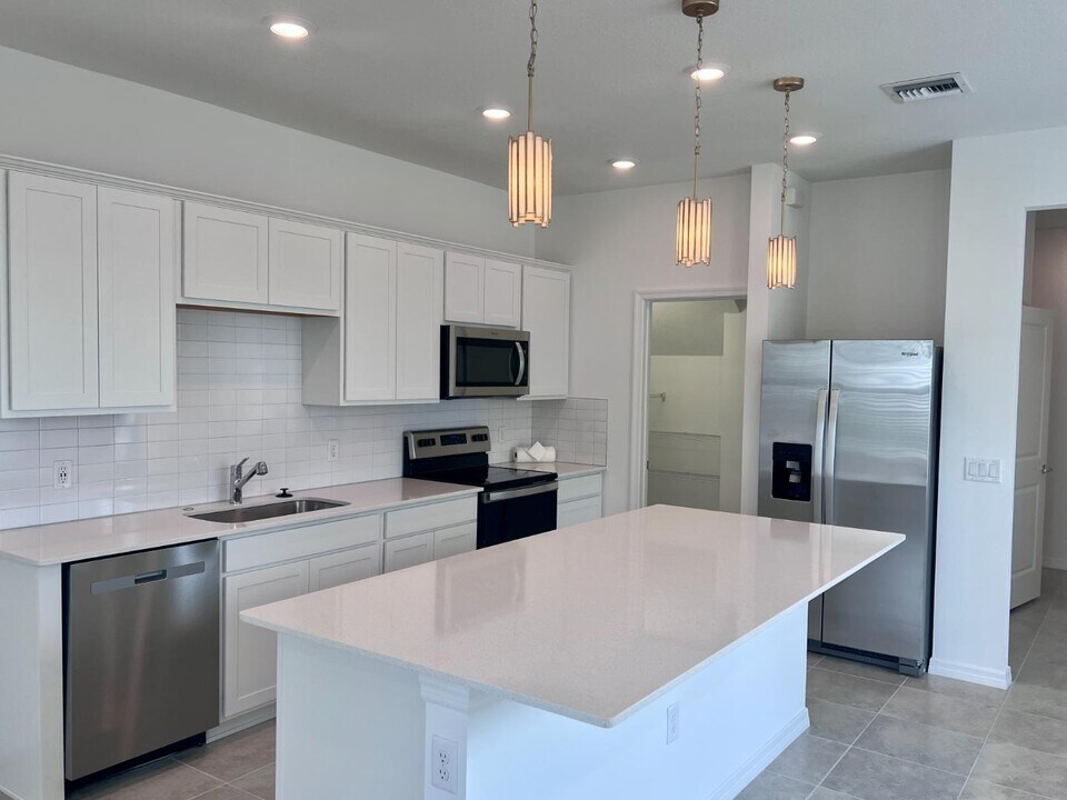 6081 Carre Wy in Greenacres, FL - Building Photo