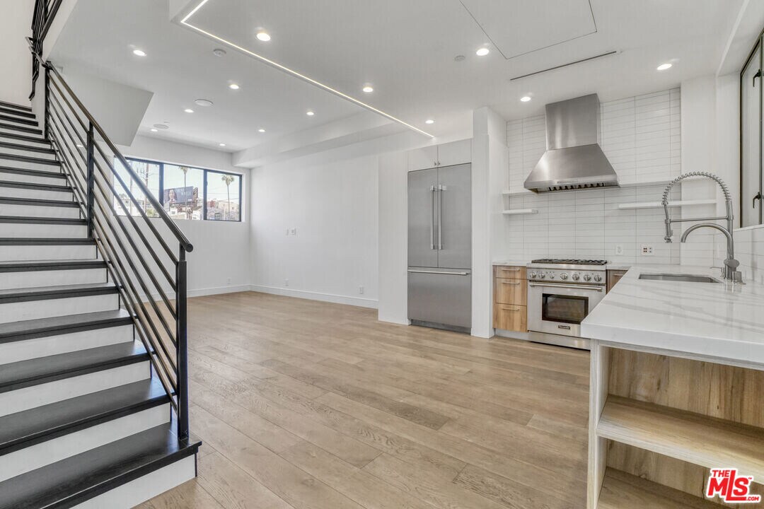 1445 1/2 N Martel Ave in Los Angeles, CA - Building Photo