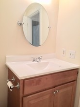 136 Riviera Dr in Agawam, MA - Foto de edificio - Building Photo
