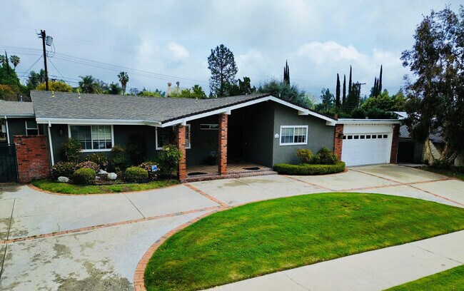 11144 Viking Ave in Los Angeles, CA - Building Photo - Building Photo