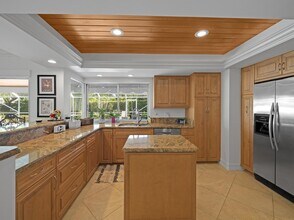 1050 Gulfstream Way in West Palm Beach, FL - Building Photo - Building Photo