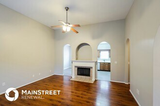 12879 Woodland Park Cir in Mc Calla, AL - Foto de edificio - Building Photo