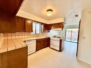 2041 W Della Ave in Porterville, CA - Building Photo - Building Photo
