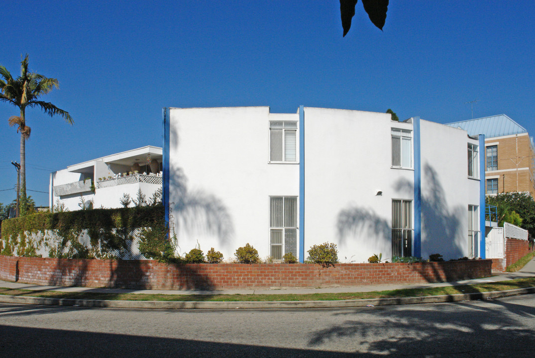 10341 Bellwood Ave in Los Angeles, CA - Building Photo