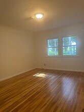 8616 McConnell Ave in Los Angeles, CA - Foto de edificio - Building Photo