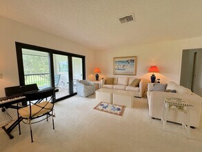 9 Stratford Dr E in Boynton Beach, FL - Building Photo - Building Photo