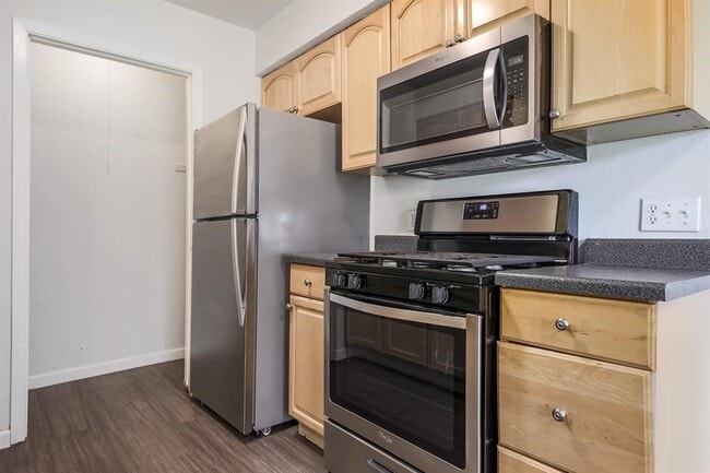 property at 410 Vista W Ct