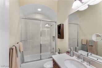 6155 Dogleg Dr in Naples, FL - Building Photo - Building Photo