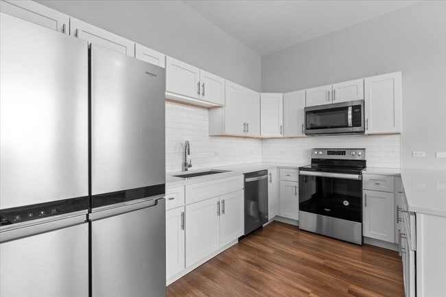 1900 W Lawrence Ave in Chicago, IL - Building Photo - Building Photo