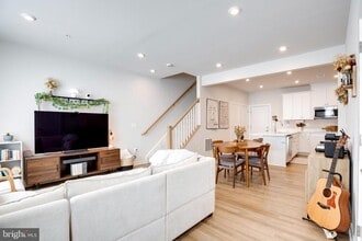 4614 Olivine Dr in Chantilly, VA - Building Photo - Building Photo