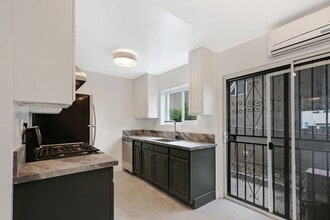 722 Milwaukee Ave in Los Angeles, CA - Building Photo - Building Photo